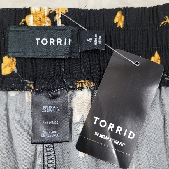 Torrid Floral Paperbag Crop Pants - Picture 5 of 7